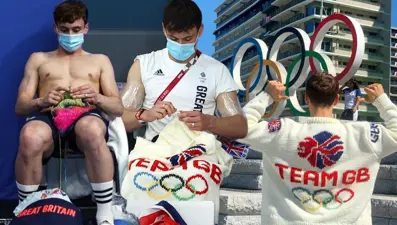 Olimpiyat şampiyonu sporcu Tom Daley'in örgü örme hobisi