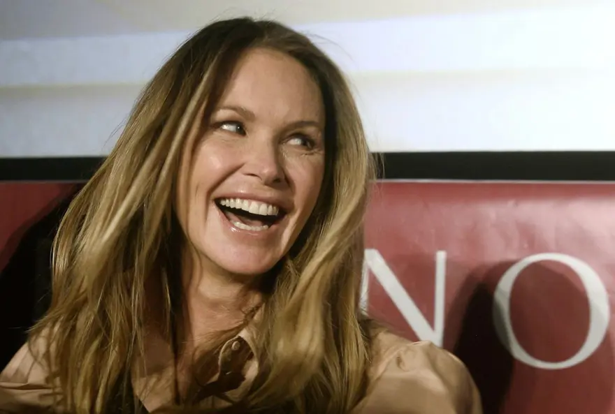 Ünlü top model Elle Macpherson kanserle mücadele ettiğini açıkladı 1