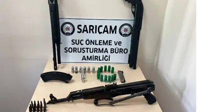 Adana'da bir evde kalaşnikof ve 2 pompalı tüfek ele geçirildi