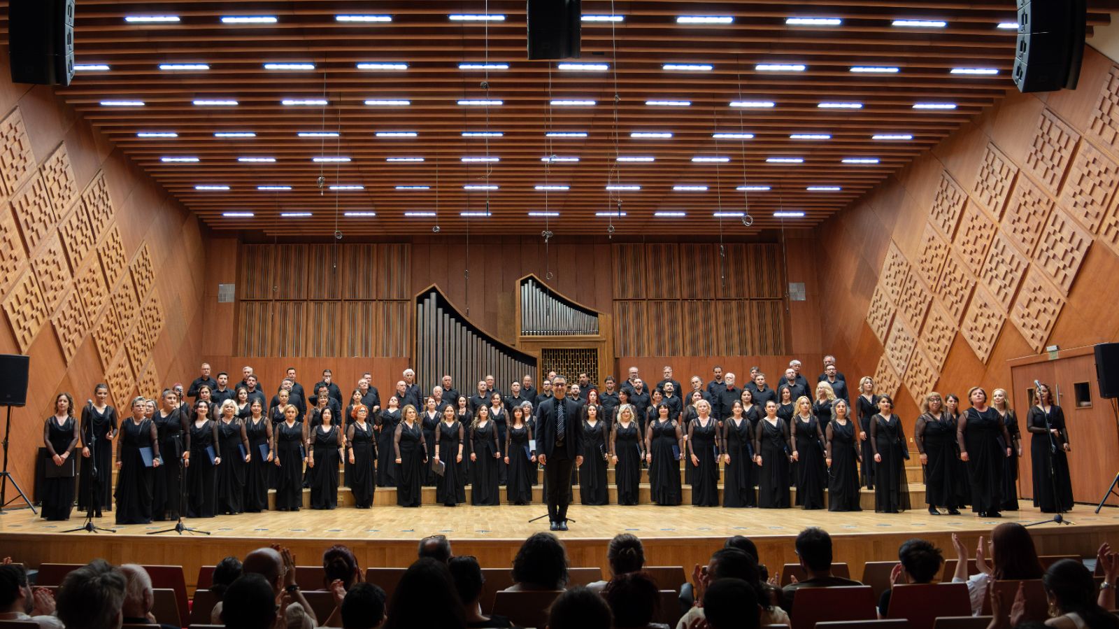 Türkiye'nin bir dört yanından geldiler: Cumhuriyet'in 102'nci yılına özel konser