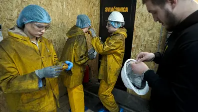 "Deşarj odası"na ilgi yoğun: Balyoz veya beyzbol sopasıyla kırıp döküyorlar