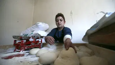 Ekmek teknesini yeniden faaliyete geçirdi: "Hatırası var" dediği fırıncılıkta usta oldu