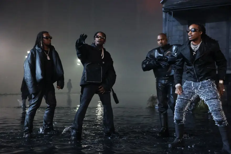 Kanye West boş stadyumda konser verdi 3 Kanye West boş stadyumda konser verdi 3