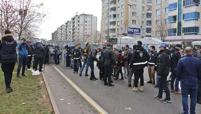 Nevruz etkinliğinde gerginlik: 5 polis yaralandı, 19 gözaltı