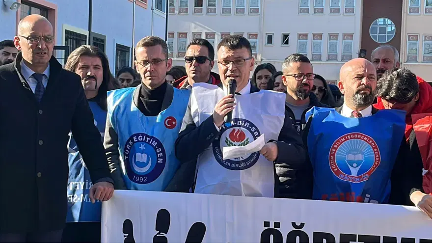 "ÖĞRETMENLE ANLAŞAMAMAK HİÇ KİMSEYLE ANLAŞAMAMAK DEMEKTİR" 2 "ÖĞRETMENLE ANLAŞAMAMAK HİÇ KİMSEYLE ANLAŞAMAMAK DEMEKTİR" 2