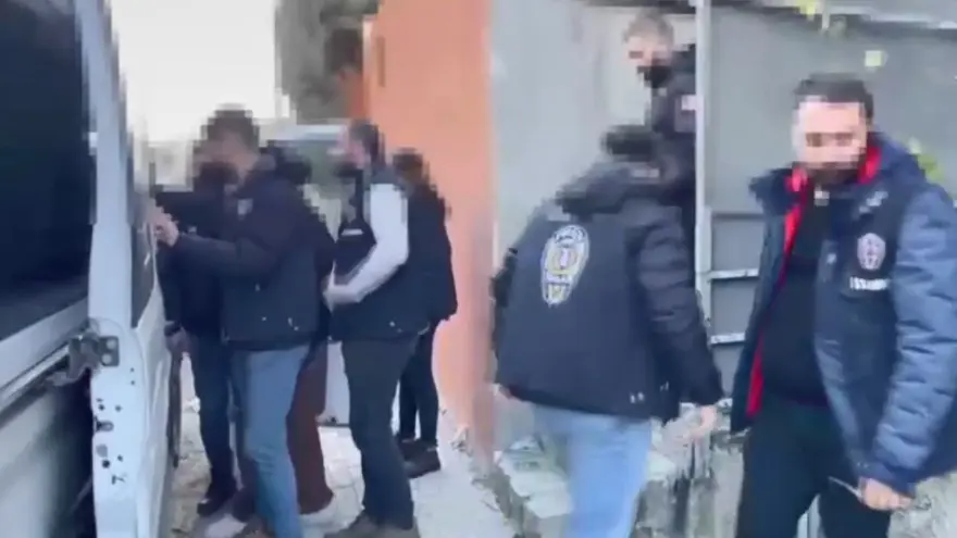OFİSE POLİS BASKINI 2