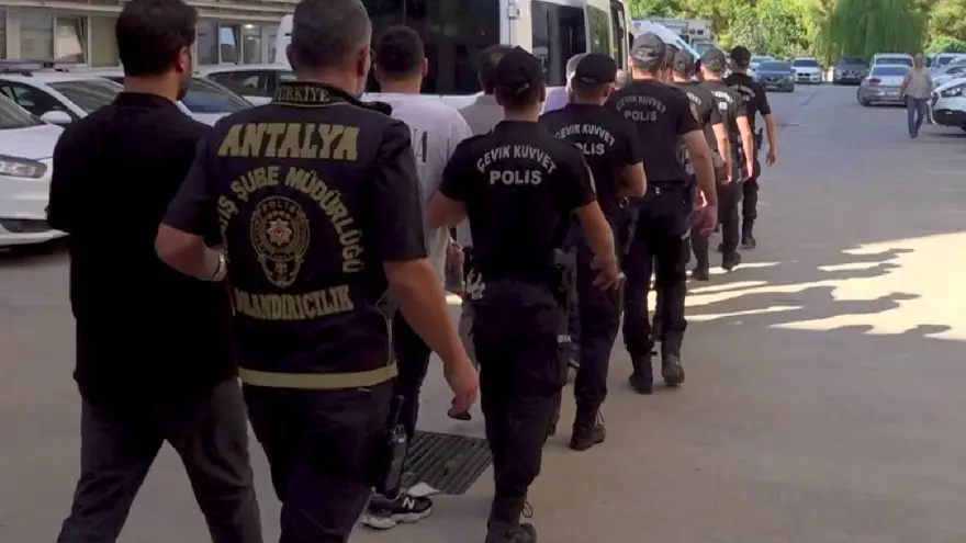 10 ŞÜPHELİ 3 İLDE YAKALANDI 6