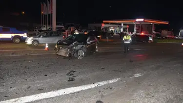 Çarpışan iki araç yayaların arasında daldı: 11 yaralı