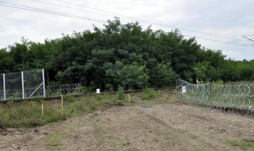 Macaristan-Sırbistan sınırına tel örgü 36 Macaristan-Sırbistan sınırına tel örgü 36