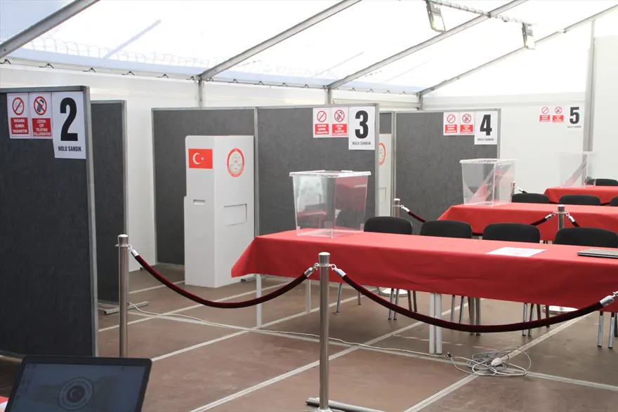 Almanya'da halk oylaması için sandıklar hazır 6