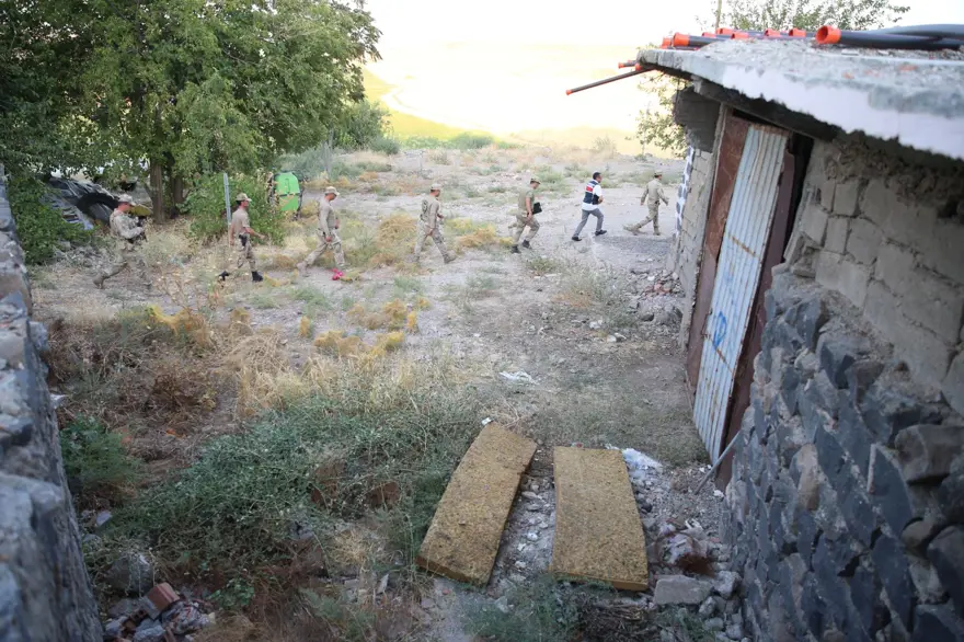 Kayıp Narin bulundumu? Narin Güran’ı arayan ekipler ihbar üzerine harekete geçti: Çalışmalarderede yoğunlaştı 26