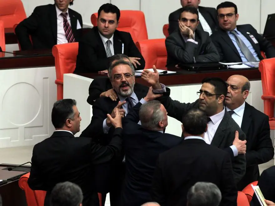 Meclis'te gergin oturum 7