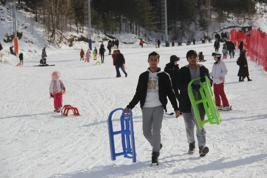 Erzurum'un karlı zirvesi Palandökenhafta sonu doldu taştı 3