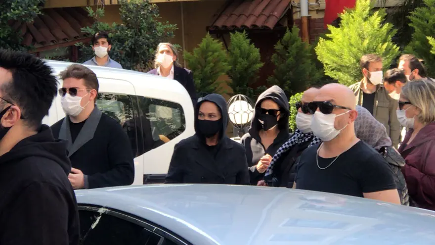 Ünlü modacı Nur Yerlitaş son yolculuğuna uğurlandı 13