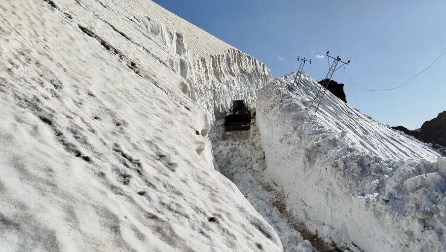 Hakkari'de haziran ayında karla mücadele 