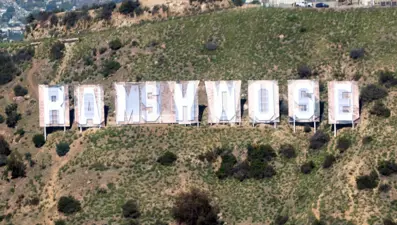 Super Bowl galibi için meşhur 'Hollywood' tabelasını değiştirdiler