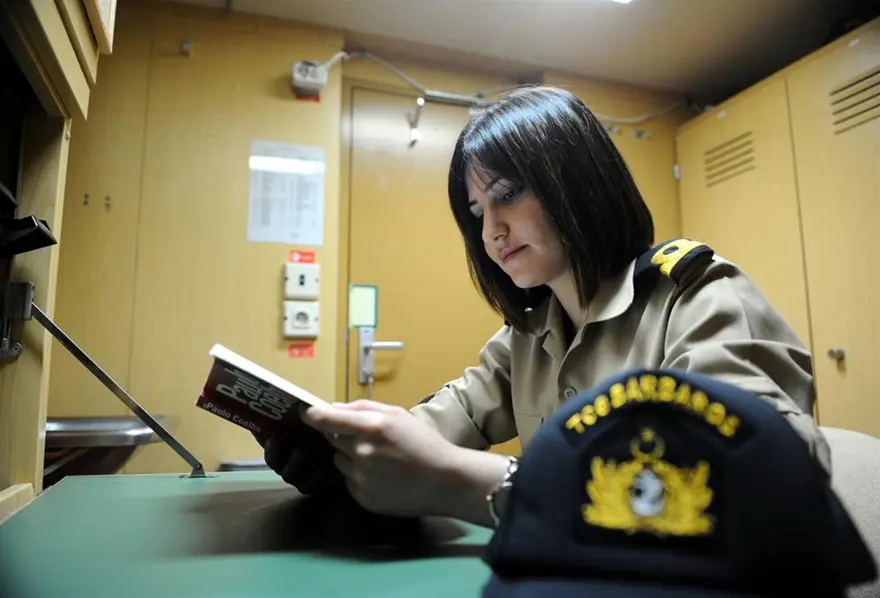 Savaş gemisinde kadın olmak 14