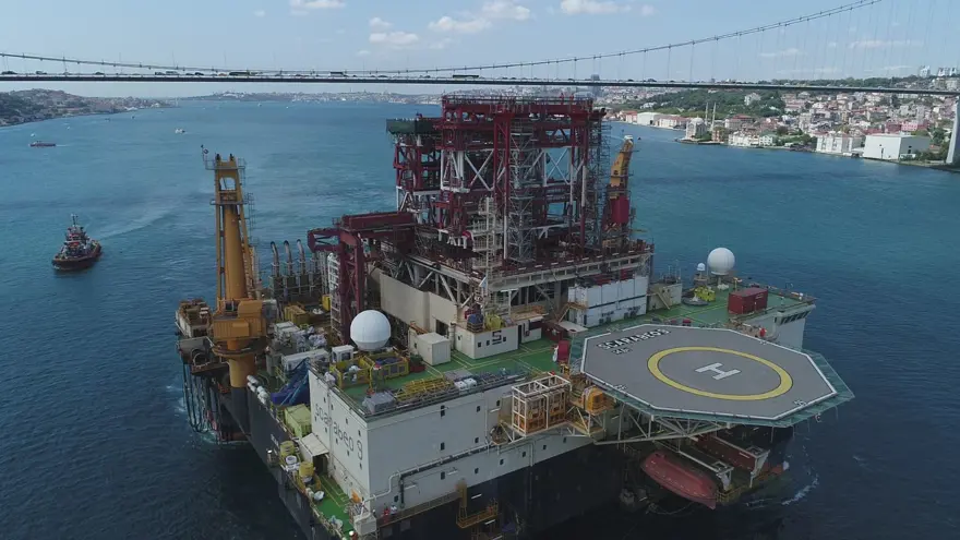 Dev petrol arama platformu İstanbul Boğazı'ndan geçti 18