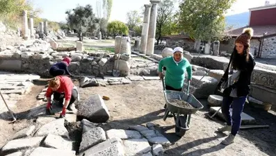 Muğla'nın 'Gladyatörler şehri' Stratonikeia'daki çalışmalara kadın eli değiyor