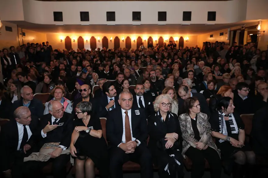 Usta sanatçı Yıldız Kenter son yolculuğuna uğurlandı 1