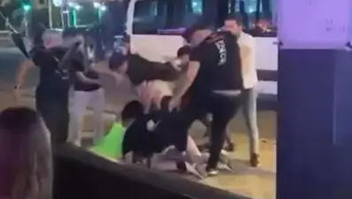 Marmaris'te turistleri pencereden atlayıp yerde tekmelediler