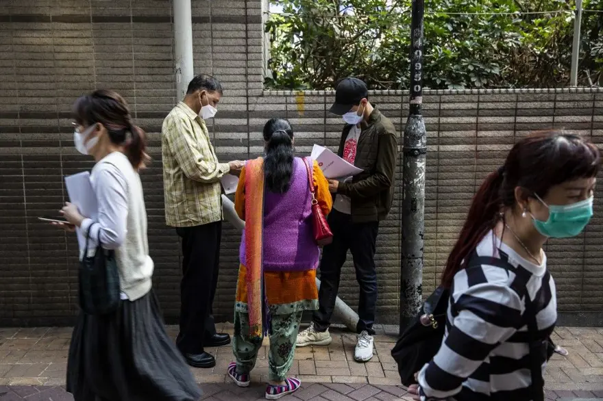 Hong Kong her vatandaşına 1300 dolar "hava parası" verecek 12