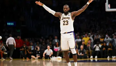 LeBron James'ten triple-double! Lakers 3'te 3 yaptı