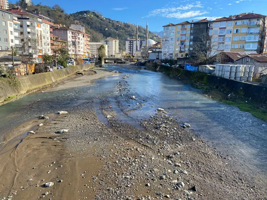 Çayeli'nde sele neden olan köprüler yıkılıyor 3 Çayeli'nde sele neden olan köprüler yıkılıyor 3