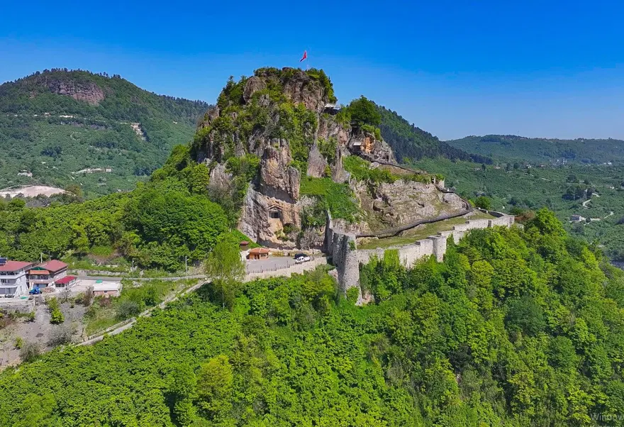 Karadeniz'in kültürel mirasları arasında yer alıyor: Ünye Kalesi'ne binlerce turist akın etti 4