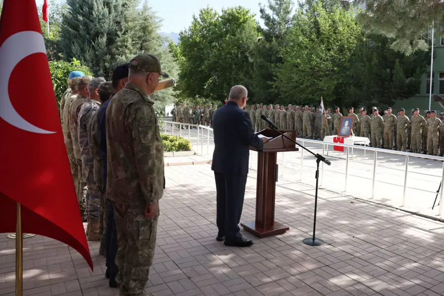 Bakan Güler'den Hakkari'de Mehmetçiğe bayram ziyareti 