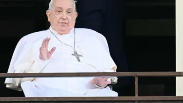 Papa Francis, 5 hafta sonra ilk kez hastanede görüntülendi