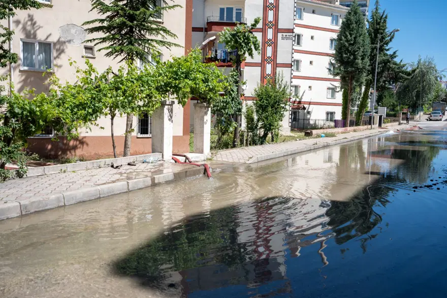 Ankara'da sağanak: Evleri ve iş yerlerini su bastı 7 Ankara'da sağanak: Evleri ve iş yerlerini su bastı 7