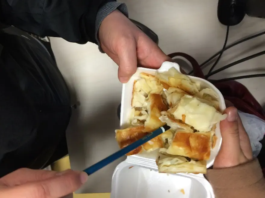 Dilencinin böreğinden bile para çıktı 3