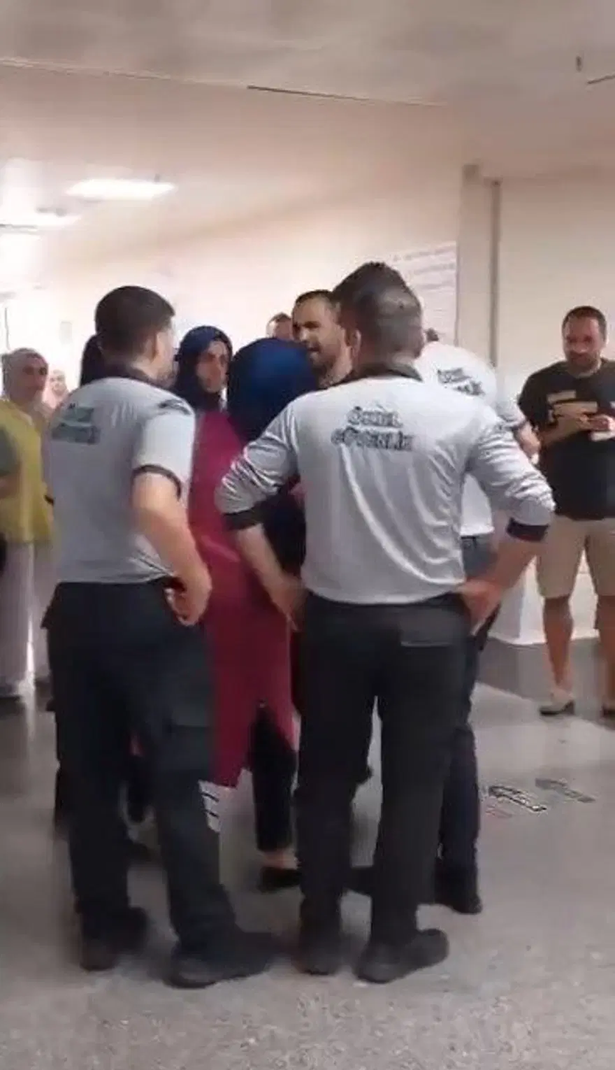 Hasta yakınlarından sağlık çalışanlarına saldırı 