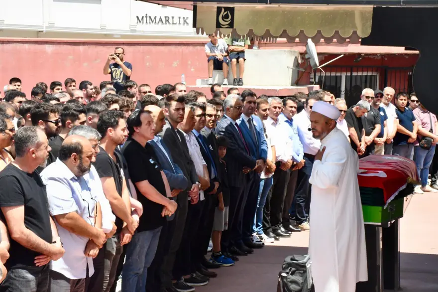 Öldürülen lise müdür yardımcısı son yolculuğuna uğurlandı 3 Öldürülen lise müdür yardımcısı son yolculuğuna uğurlandı 3