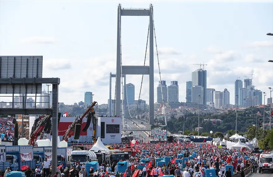 Köprüde Milli Birlik Yürüyüşü 22 Köprüde Milli Birlik Yürüyüşü 22
