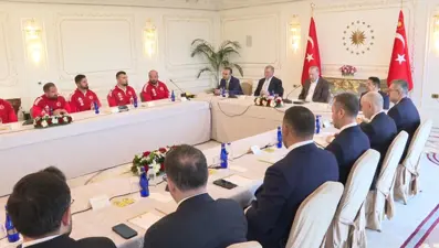 Cumhurbaşkanı Erdoğan, şampiyon güreşçileri kabul etti