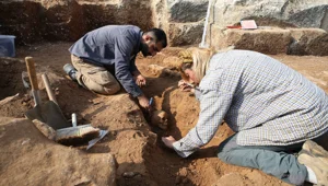 Diyarbakır'da arkeolojik kazıda 54 çocuğa ait mezarlık bulundu Diyarbakır'da arkeolojik kazıda 54 çocuğa ait mezarlık bulundu