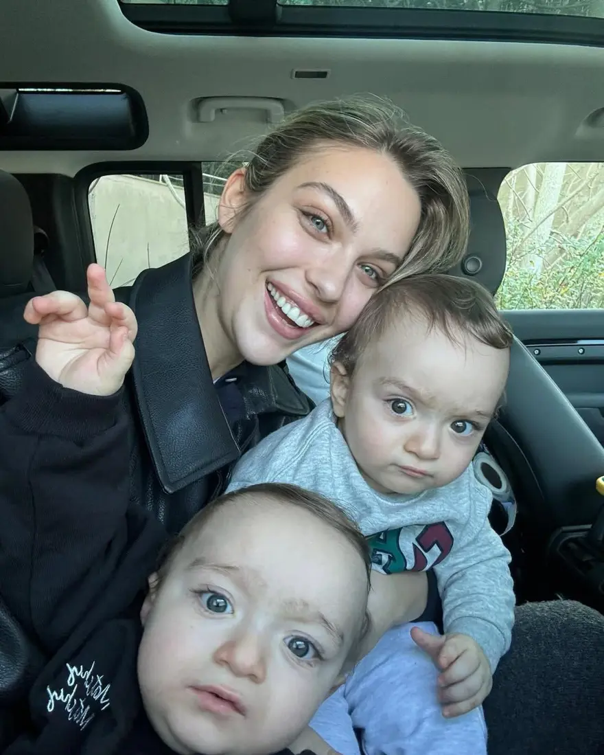 Yasemin Şefkatli'den ikiz oğullarıyla paylaşım: Ayel'in sağlık durumuyla ilgili güzel haberi duyurdu 2