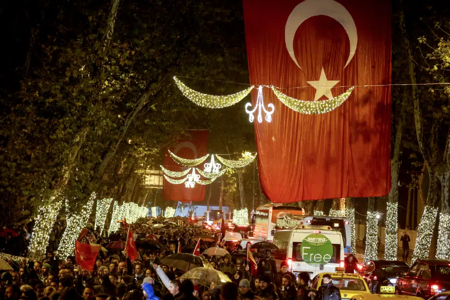 Taraftarlar Beşiktaş'taki saldırıları protesto etmek için yürüdü 1