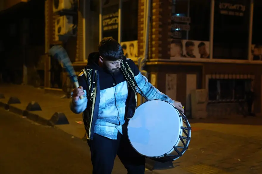 Davulcularının sahur mesaisi başladı 3 Davulcularının sahur mesaisi başladı 3