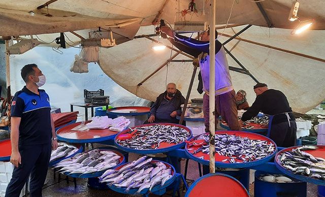 Balıkçıların mavi ışık oyunu zabıtaya takıldı