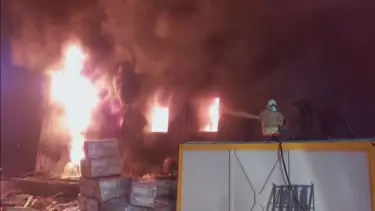 Hatay'da işçi konteyneri alev alev yandı