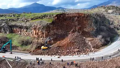 Bitlis-Baykan yolunda heyelan