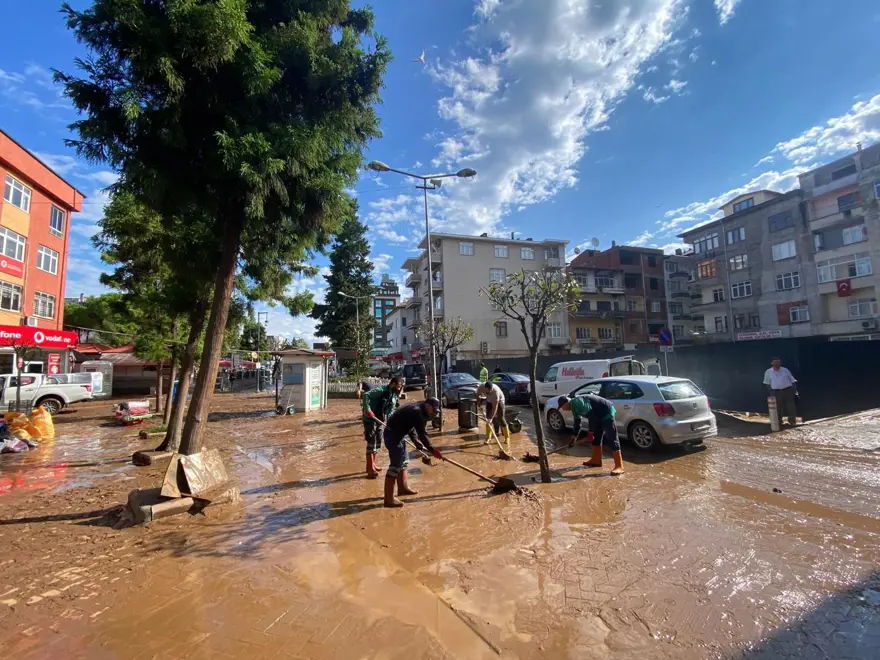 Heyelanın vurduğu Trabzon'da hasar tespit çalışmaları devam ediyor 11