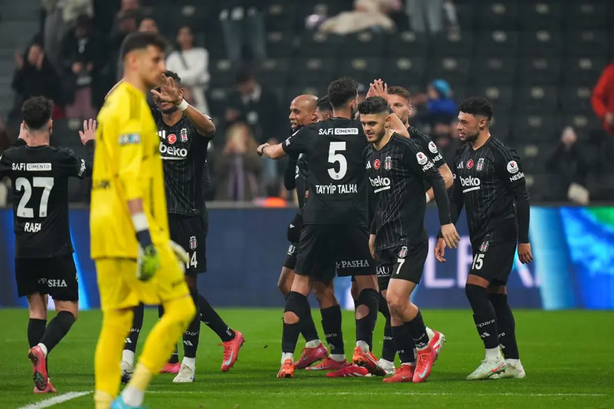 Beşiktaş'a evinde büyük sürpriz: Gaziantep FK, Dolmabahçe'de 1-0'dan geri dönerek kazandı 5