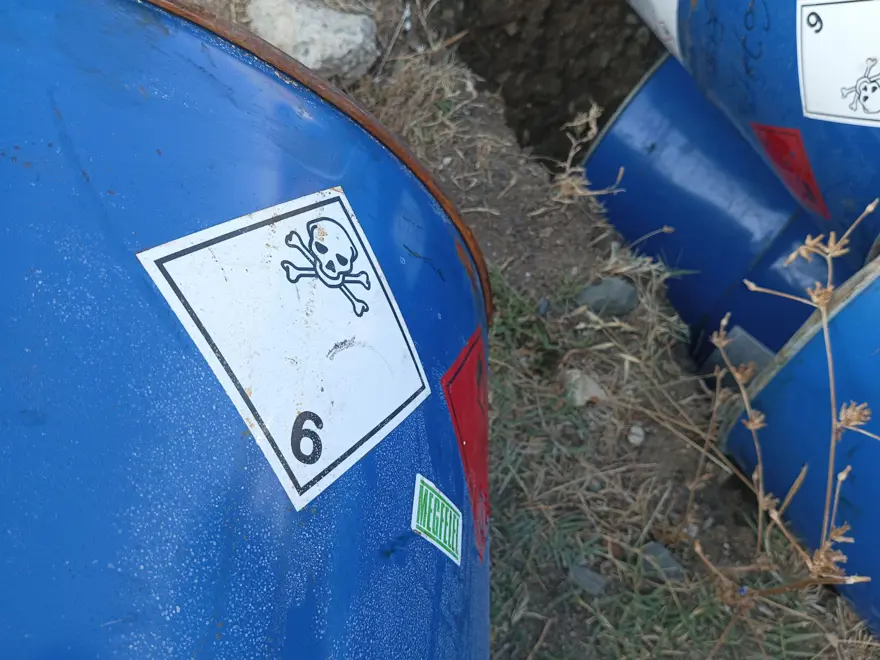 Boş arsada zehirli 80 varil bulundu 8