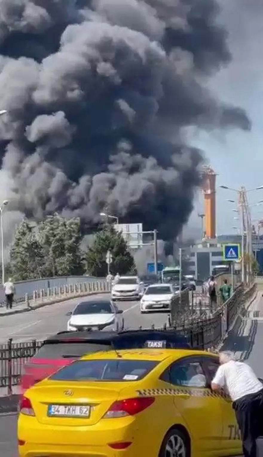 SONDAKİKA HABERİ: Tuzla’da yat imalathanesinde yangın 3