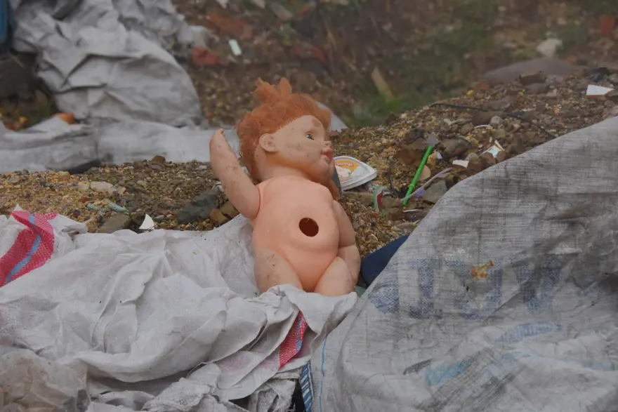 Kaçak moloz dökülen ormanlık alanda 'asbest' tehlikesi 11