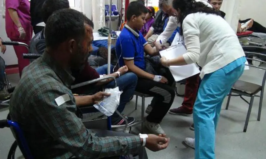Kaçak göçmenleri taşıyan otobüs devrildi: 57 yaralı 7 Kaçak göçmenleri taşıyan otobüs devrildi: 57 yaralı 7